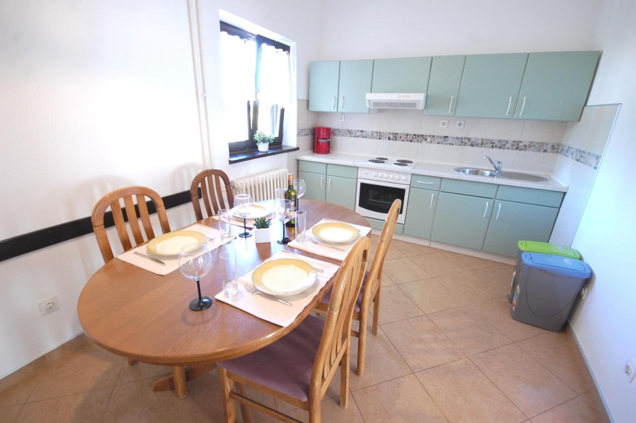 Apartment Margareta By El-Pi Tours Njivice Ngoại thất bức ảnh