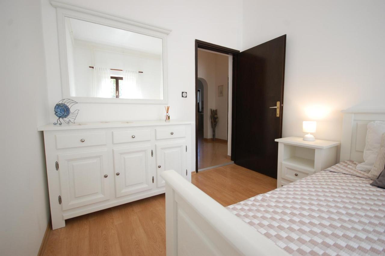 Apartment Margareta By El-Pi Tours Njivice Ngoại thất bức ảnh